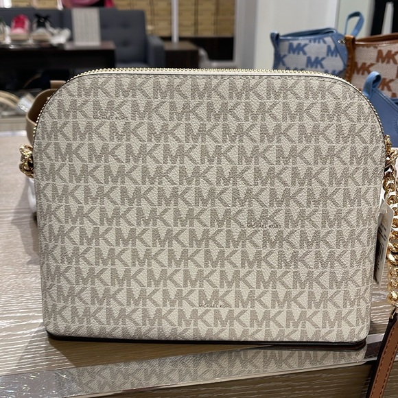 MICHAEL KORS Jet Set Medium Logo Dome Satchel Crossbody XCROSS XBODY
Vanilla
NWT - Picture 12 of 16